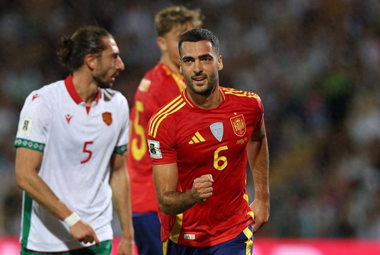 西班牙队进球不进门，主教练受压力