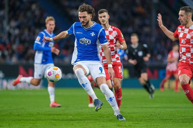 弗赖堡队备战下一场关键比赛