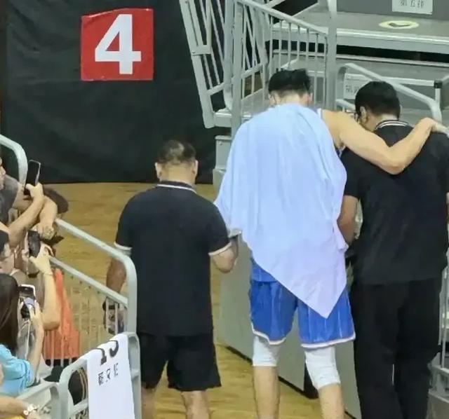 广州队遭遇惨败，季后赛梦魇再现