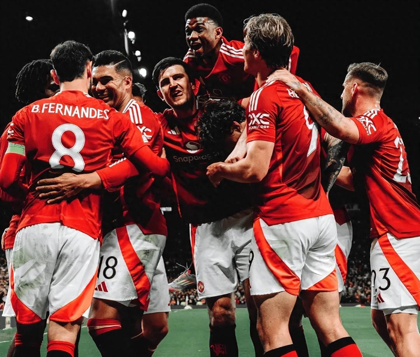 曼联坐拥主场优势，反击连追收获宝贵一分的简单介绍