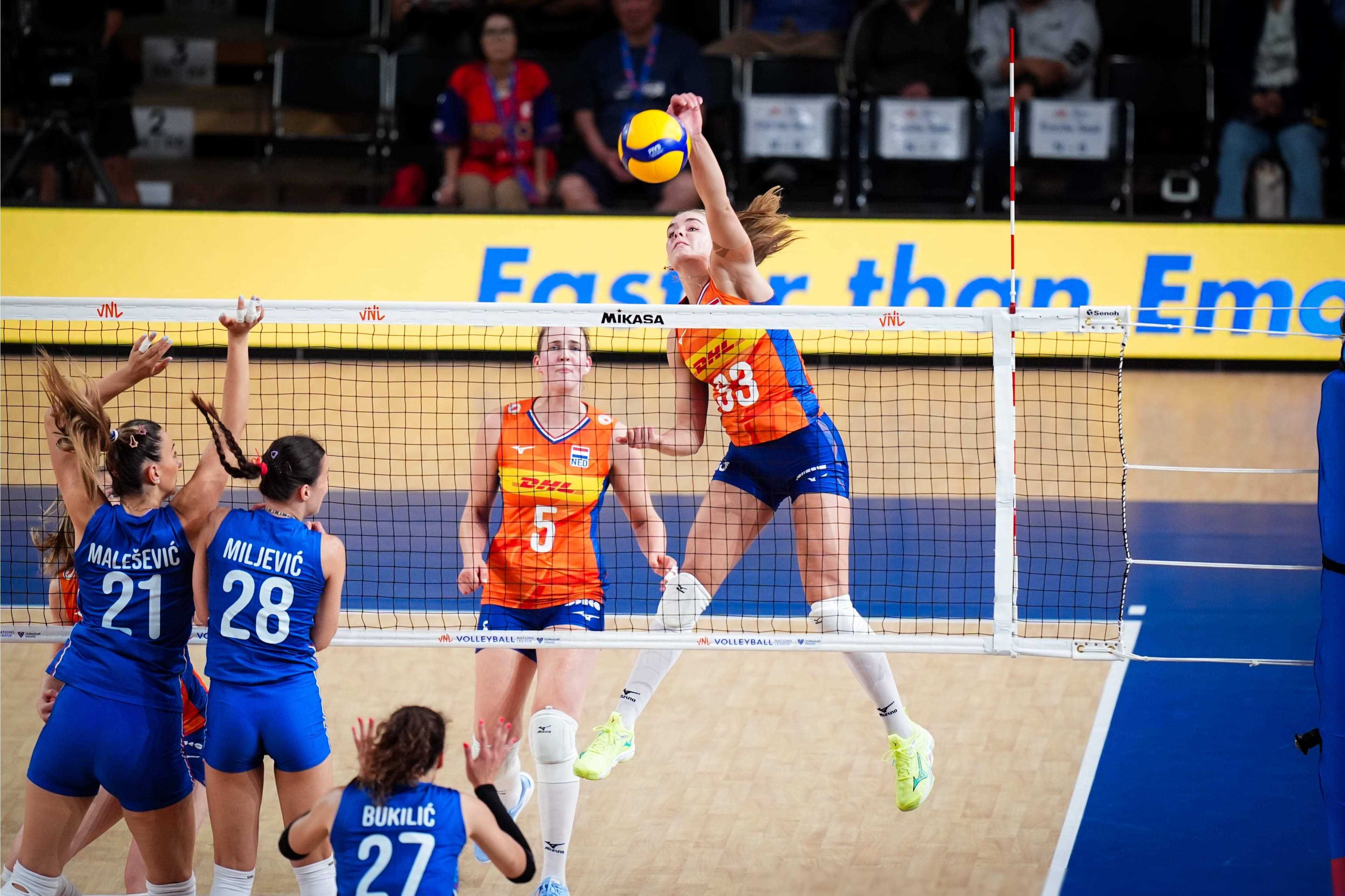 荷兰队实现连胜，备战下一轮