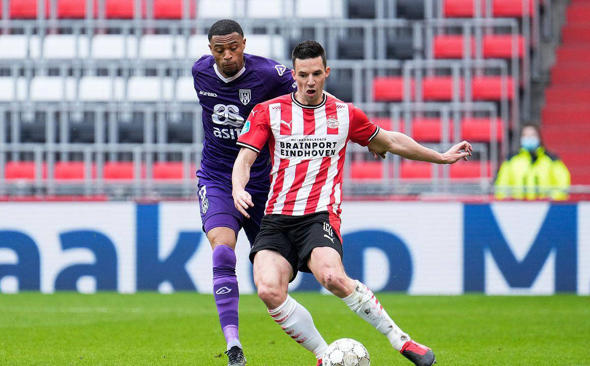 里尔队在主场比赛中打败了对手